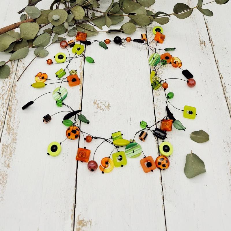 Extravagante Statement Kette Mit Blümchen, Schnecken Und Polaris von tickodesign