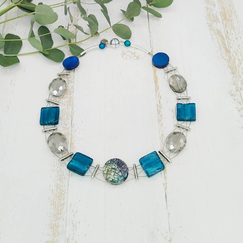 Extravagante Statement Kette Mit Perlmuttlinse Und Glasperlen von tickodesign