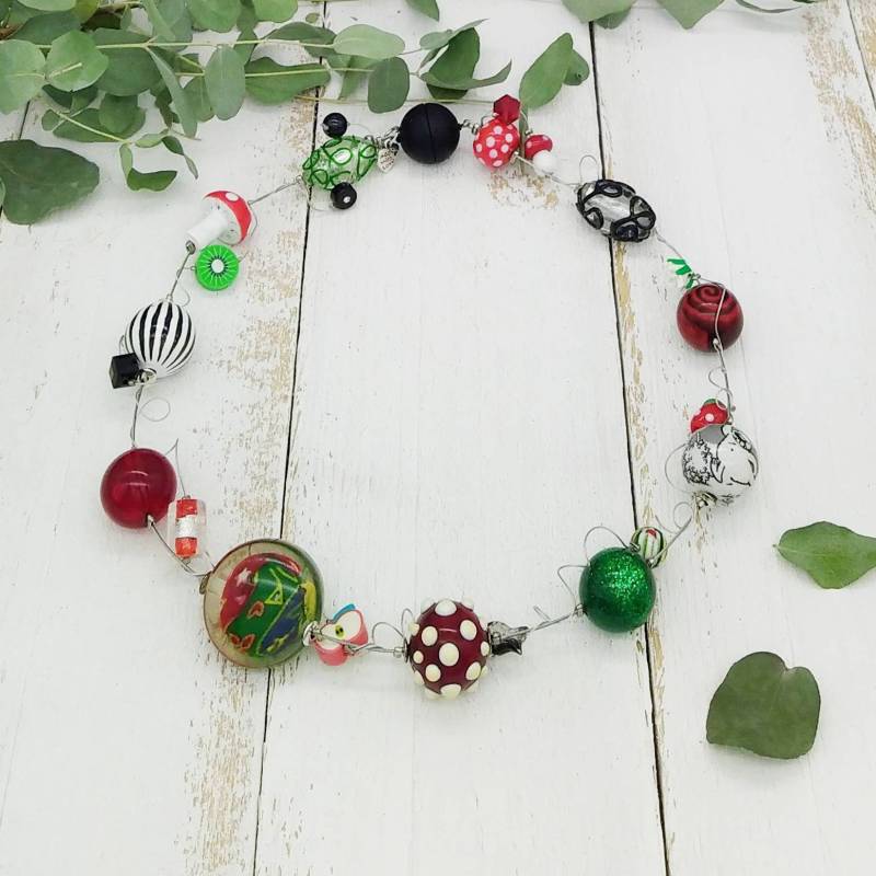 Extravagante Statement Kette Rot Grün Mit Pilzen, Resinscheibe Und Muranoglas von tickodesign