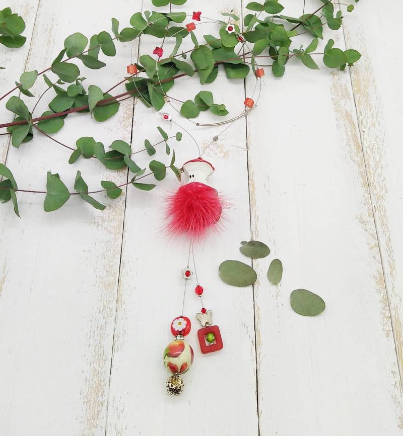 Lange Statement Kette Mit Apfelbutzen Und Fellpuschel von tickodesign