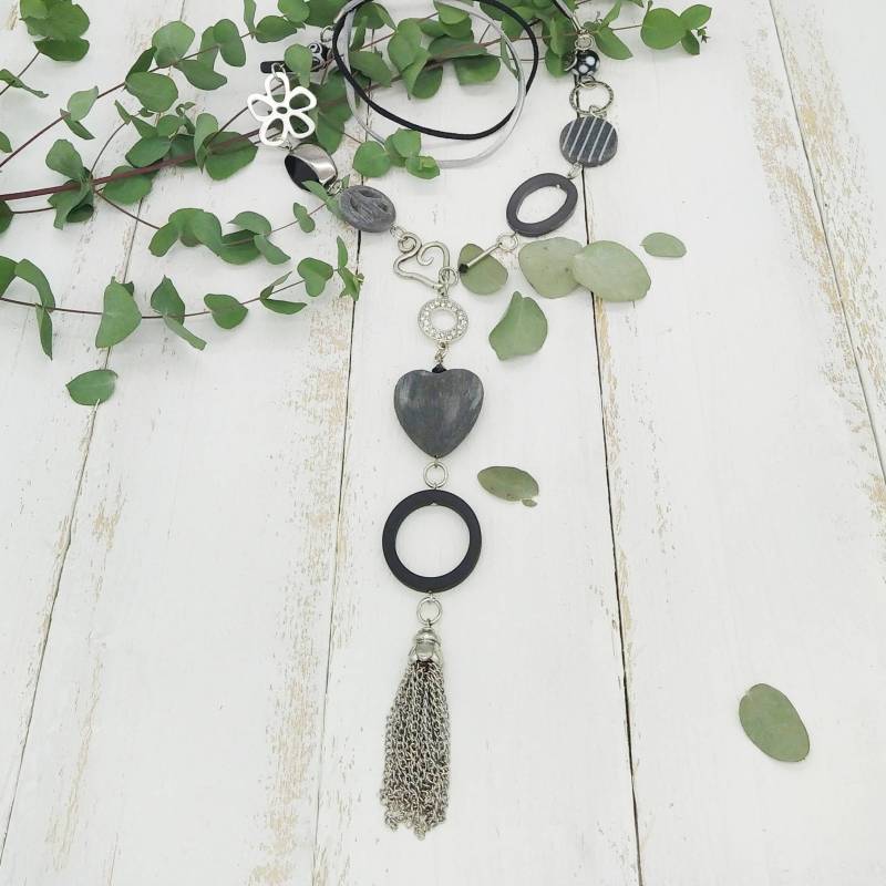 Lange Statement Kette Mit Perlen Im Materialmix in Schwarz Grau von tickodesign