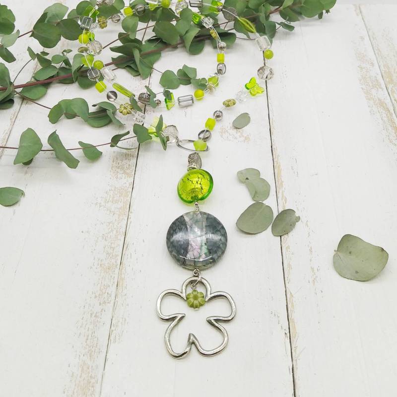 Variable Y-Kette Mit Blumen Und Polarisperlen von tickodesign