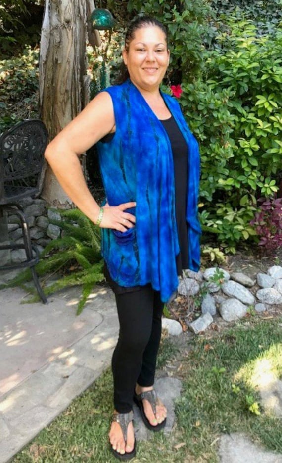 Damen Taschenweste, Plus Size Tie Dye Weste Taschen, Pullover Weste, Multi Blues W/Schwarz, S M von tiedyebypureintent
