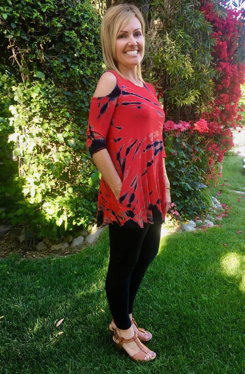 Plus Size Tasche Tunika, Tie Dye Top, Locker Sitzendes Offene Schulter Boho Gefärbt in Rottönen Und Schwarz, Seitliche Schlitztaschen, Xl 2X 3X von tiedyebypureintent