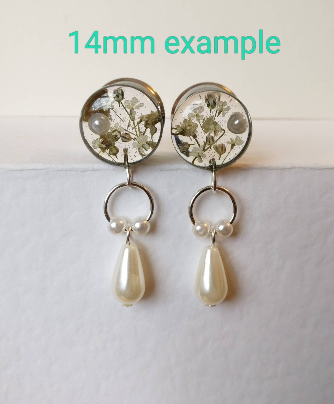 Baumeln Plugs Hochzeit Faux Perle Natürliche Echte Blume Braut Gauges 0G 8 Mm + Baumeln Plugs Hochzeit Faux Perle Natürliche Echte Blume Braut Gauges 0G 8 Mm + von tildeathstudios