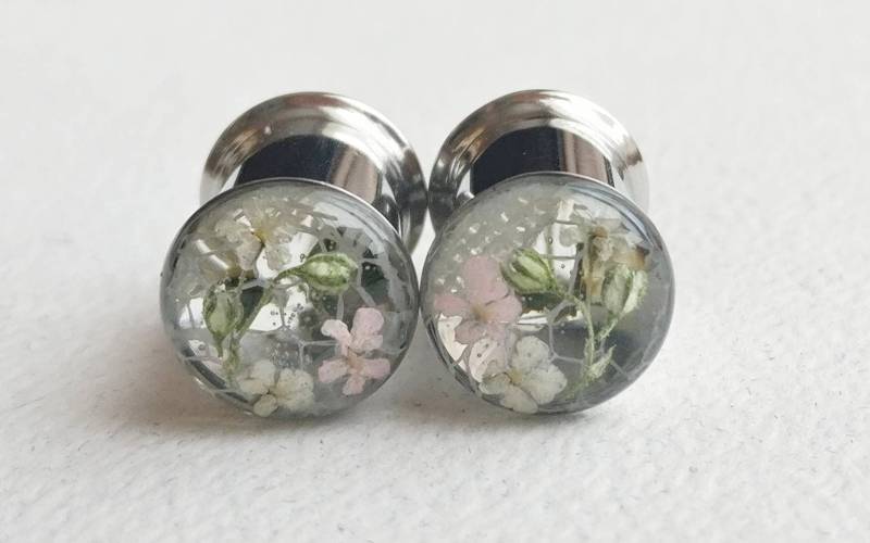 Ohr Plugs 0 Gauge+, 8mm Echte Blume Tunnel Hochzeit Braut Weiß Spitze Pastel Blümchen Ohr Plugs 0 Gauge+, 8mm Echte Blume Tunnel Hochzeit Braut Weiß Spitze Pastel Blümchen von tildeathstudios