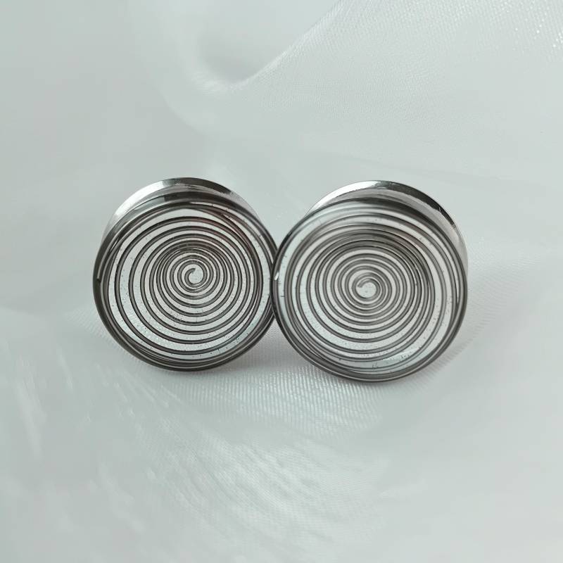 Plugs Gauges Silber Stahl Metall Spirale Unisex Alternative Ungewöhnliche Custom Einzigartige Ohrtunnel Plugs Gauges Silber Stahl Metall Spirale Unisex Alternative Ungewöhnliche Custom Einzigartige Ohrtunnel von tildeathstudios