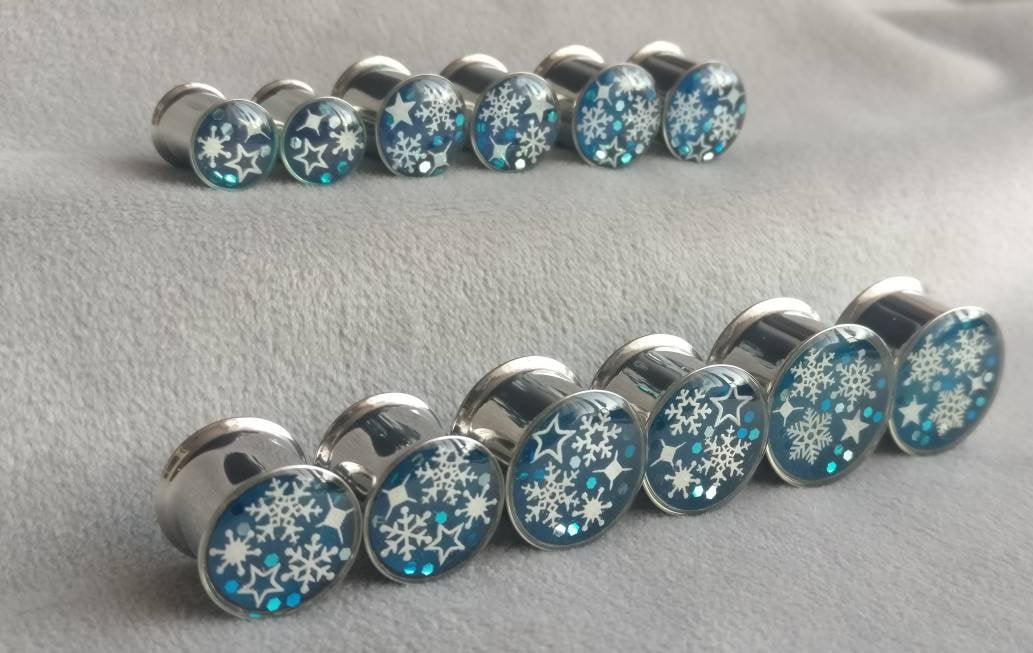 Schneeflocken Plugs, Weihnachten Ohrstecker, Blau Winter Gauges Dehnsichel 0G, 00 Gauge 8 Mm 10 12 14 16 Mm. Handgefertigt Und Versandfertig Schneeflocken Plugs, Weihnachten Ohrstecker, Blau Winter Gauges Dehnsichel 0G, 00 Gauge 8 Mm 10 12 14 16 Mm. Handgefertigt Und Versandfertig von tildeathstudios