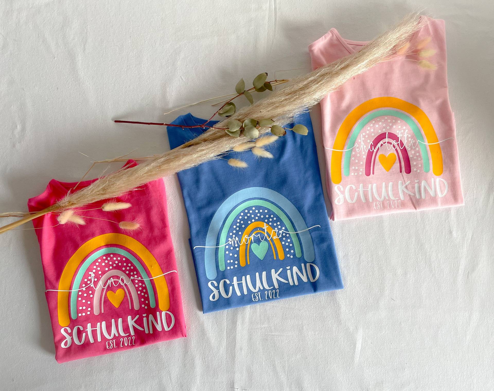Schulkind Shirt Regenbogen Mit Name Schulkind Shirt Regenbogen Mit Name von tilmamanufaktur