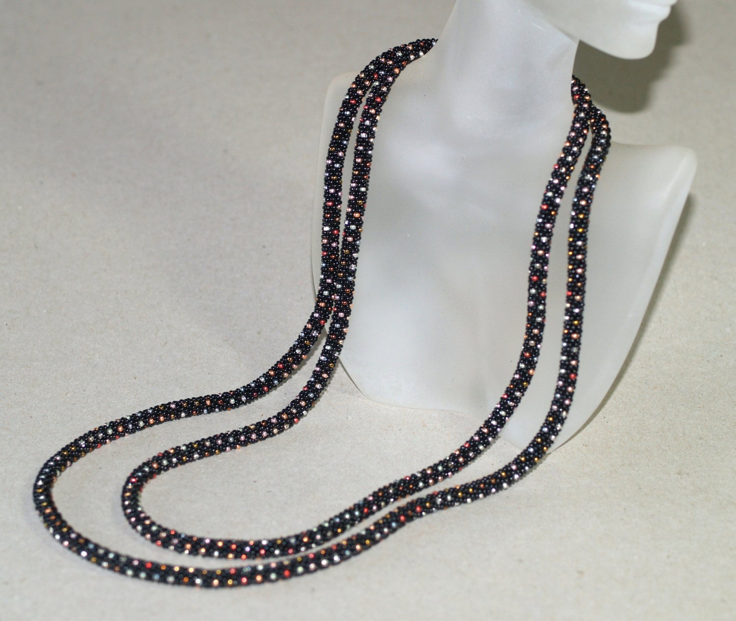 sternennacht/Gehäkelte Halskette Oder Armband Bunte Metallic-Finish-Perlen Und Undurchsichtige Schwarze Perlen Infinity Wrap Mama Geschenk von time2cre8