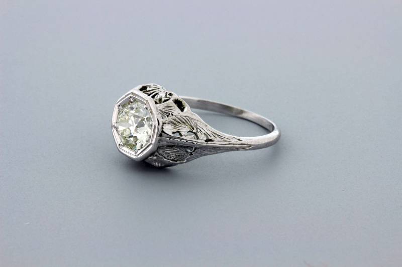 1, 03 Ct Diamant-Solitärring Mit Efeu-Gravur von timekeepersinclayton