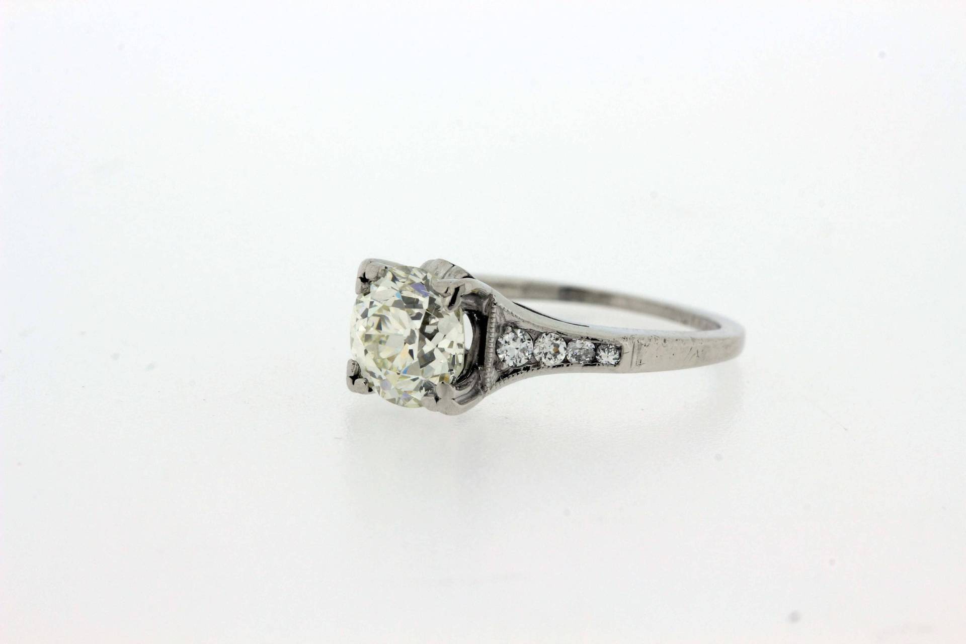 1, 09 Ct Vs, J Farbe Diamant-Ring, Mit Akzenten Von Diamanten in Platin von timekeepersinclayton