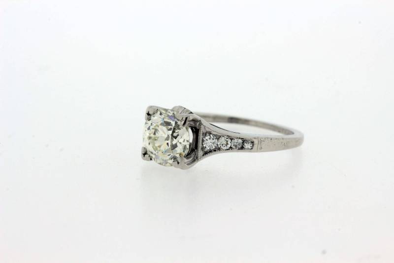 1, 09 Ct Vs, J Farbe Diamant-Ring, Mit Akzenten Von Diamanten in Platin von timekeepersinclayton