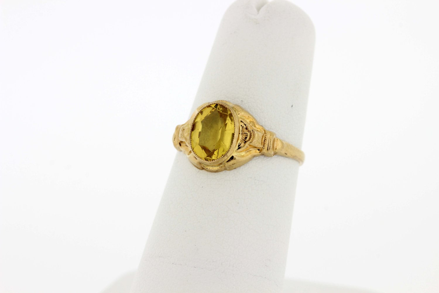 10 Karat Gelbgold Ring Mit Gelbem Zentrum von timekeepersinclayton