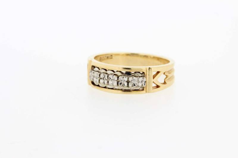 14 Karat Gelb Und Weiß Gold Flower Ring 14 Karat Gelb Und Weiß Gold Flower Ring von timekeepersinclayton