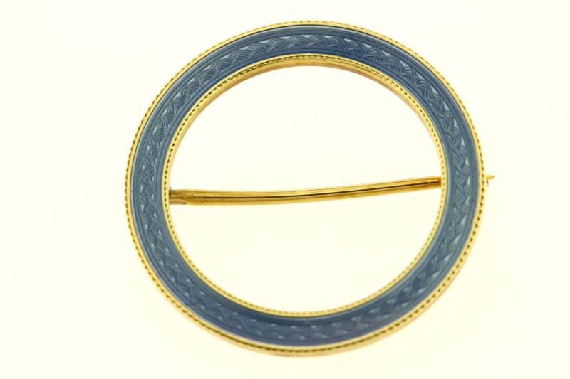 14 Karat Gold Basse-Taille-Brosche Mit Graviertem Blauem Emaille-Kreis von timekeepersinclayton