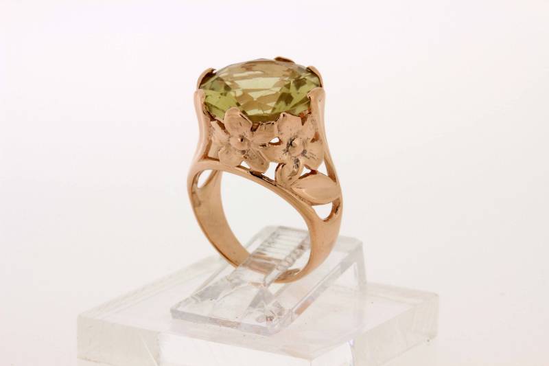 14K Blumenring Mit Gelbem Zentrum 14K Blumenring Mit Gelbem Zentrum von timekeepersinclayton