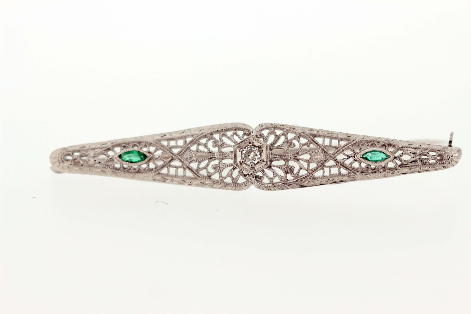 14K Brosche Mit Diamant-Center Und Smaragd Akzente 14K Brosche Mit Diamant-Center Und Smaragd Akzente von timekeepersinclayton