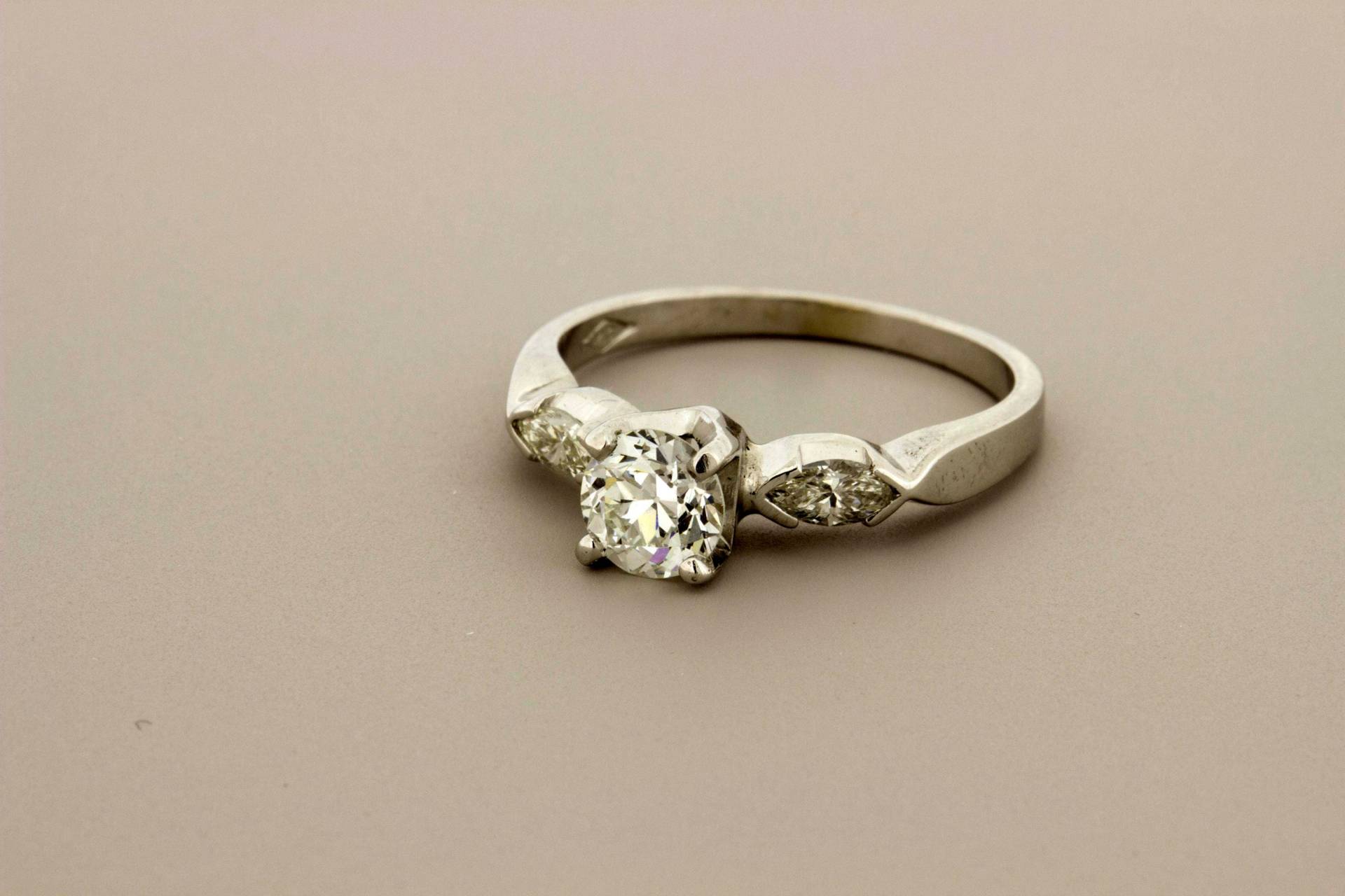 14K Gold Diamant-Ring Mit .65Ct Zentrum Diamant von timekeepersinclayton