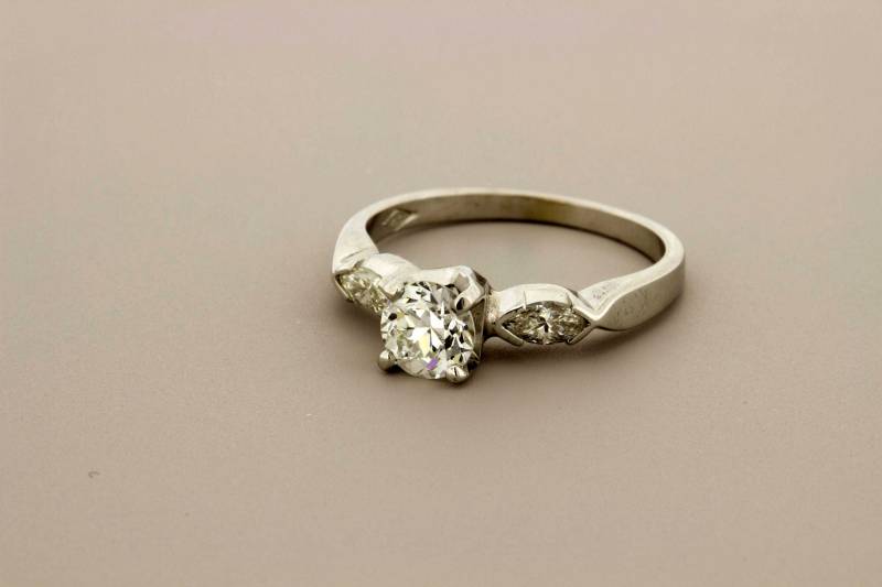 14K Gold Diamant-Ring Mit .65Ct Zentrum Diamant von timekeepersinclayton