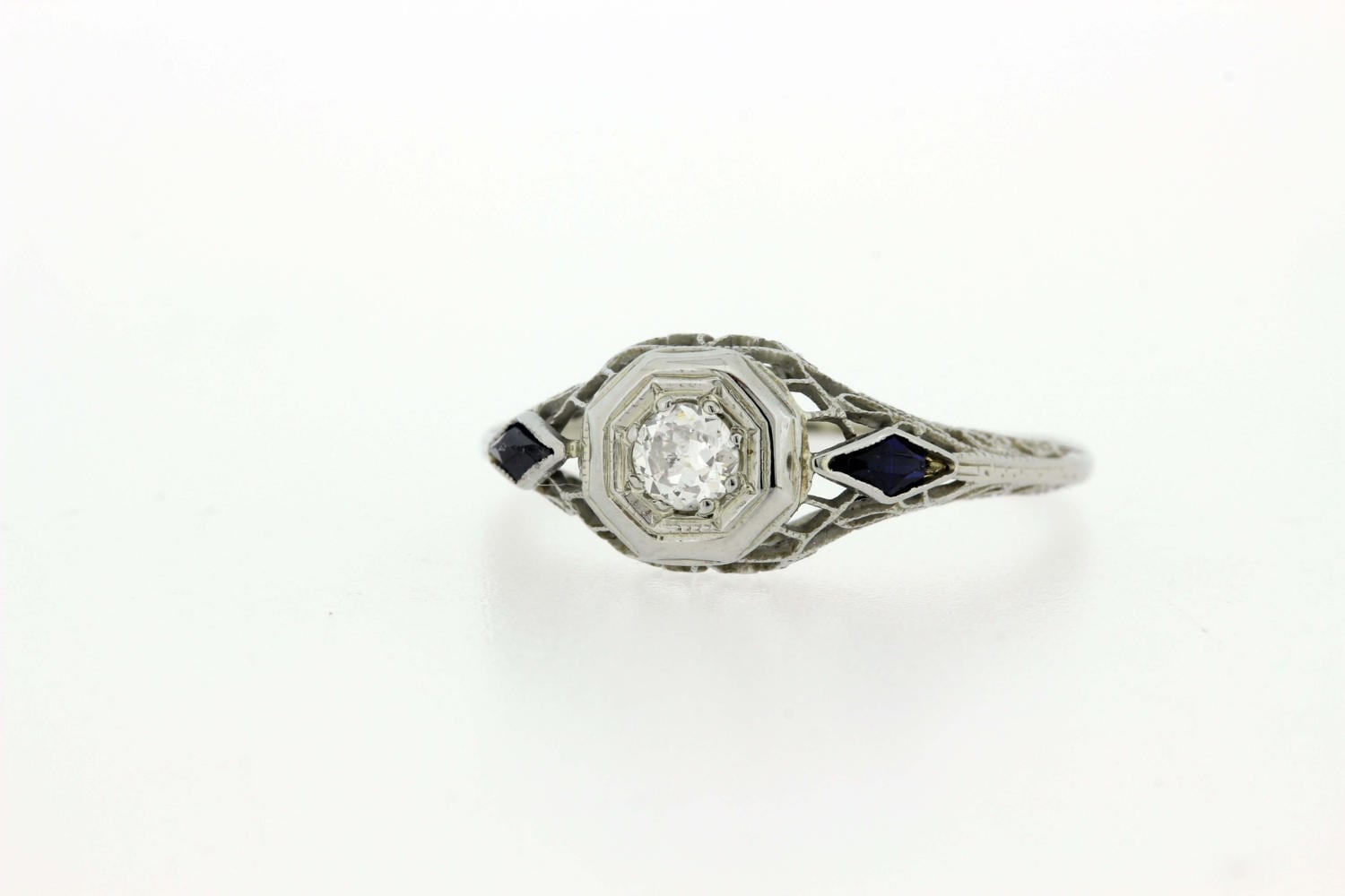 14K Gold Filigran Ring Blumen Und Reben Mit Diamant-Zentrum 14K Gold Filigran Ring Blumen Und Reben Mit Diamant-Zentrum von timekeepersinclayton