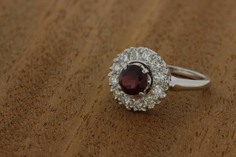 14K Gold-Granat-Ring Mit Heiligenschein von timekeepersinclayton