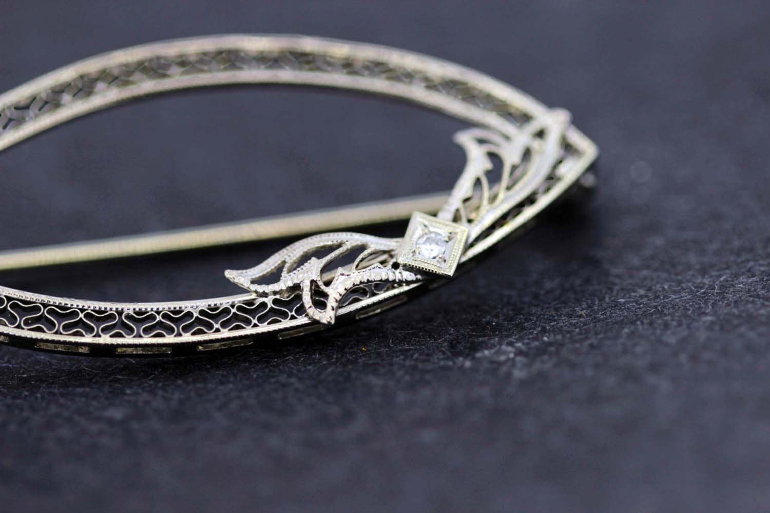 14K Gold Marquise Geformten Filigrane Brosche Mit Herzen Und Diamond Accent von timekeepersinclayton