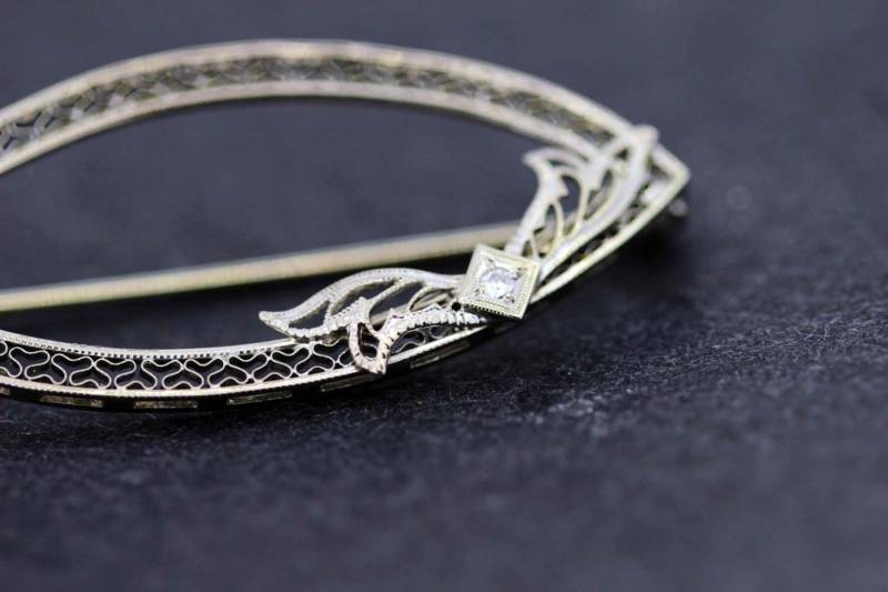 14K Gold Marquise Geformten Filigrane Brosche Mit Herzen Und Diamond Accent von timekeepersinclayton