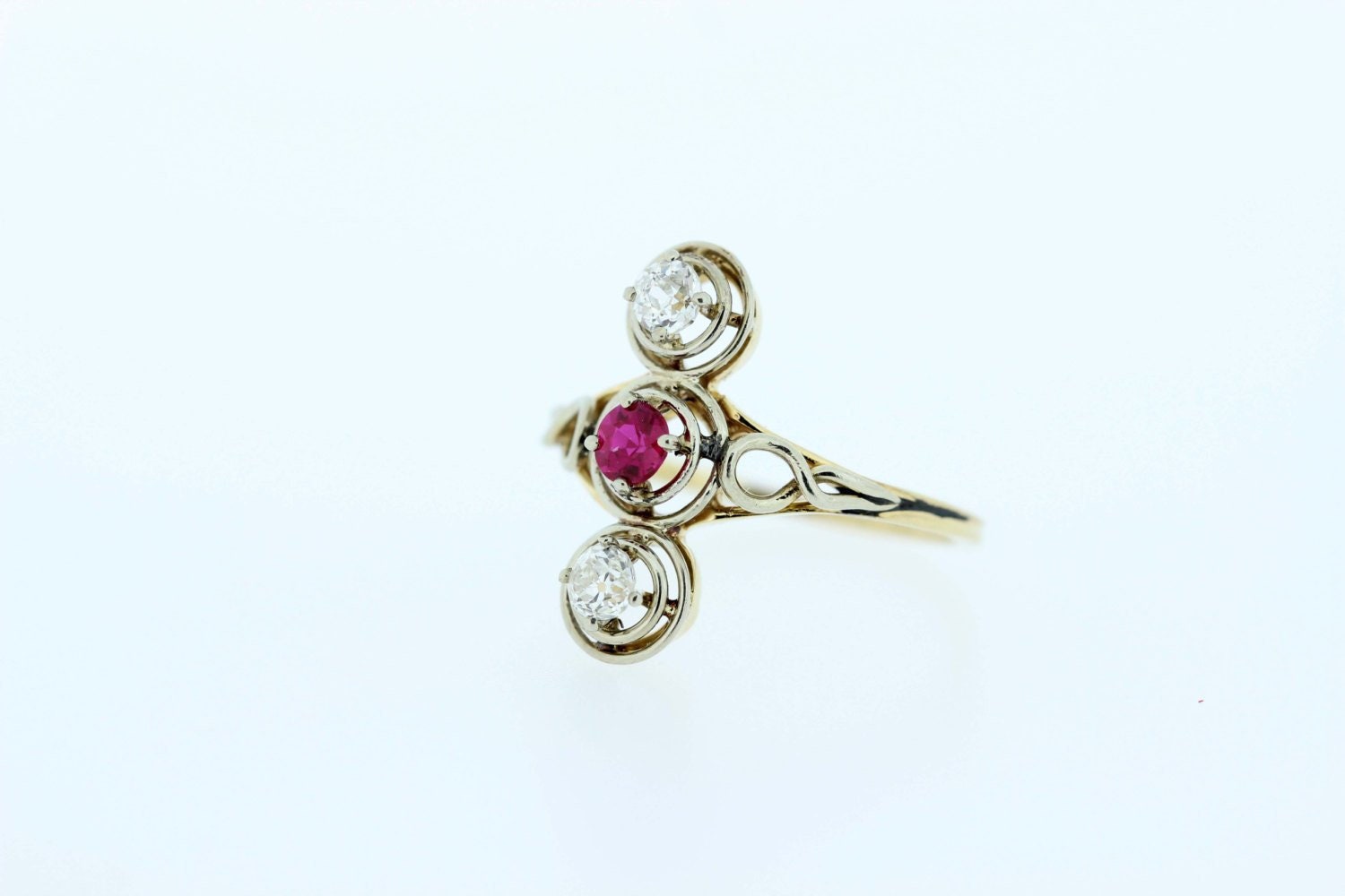 14K Gold Zweifarbig Ring Mit Diamanten Und Rubin von timekeepersinclayton