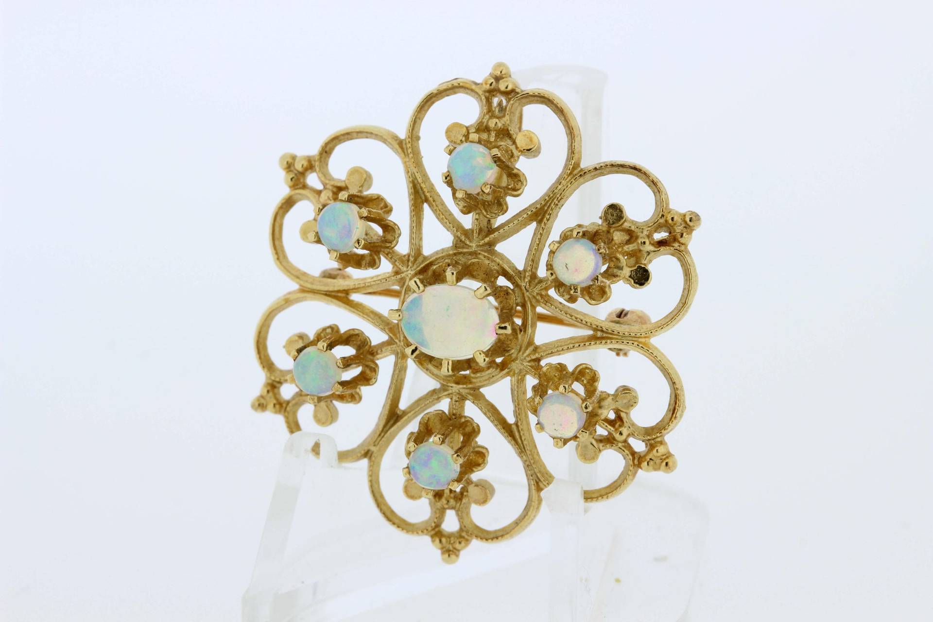 14K Herzblütenbrosche Mit Opalen von timekeepersinclayton