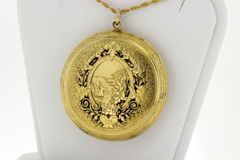 14K Swan Lake Hollow Sealed Anhänger Und Kette Mit Schwarzer Emaille von timekeepersinclayton