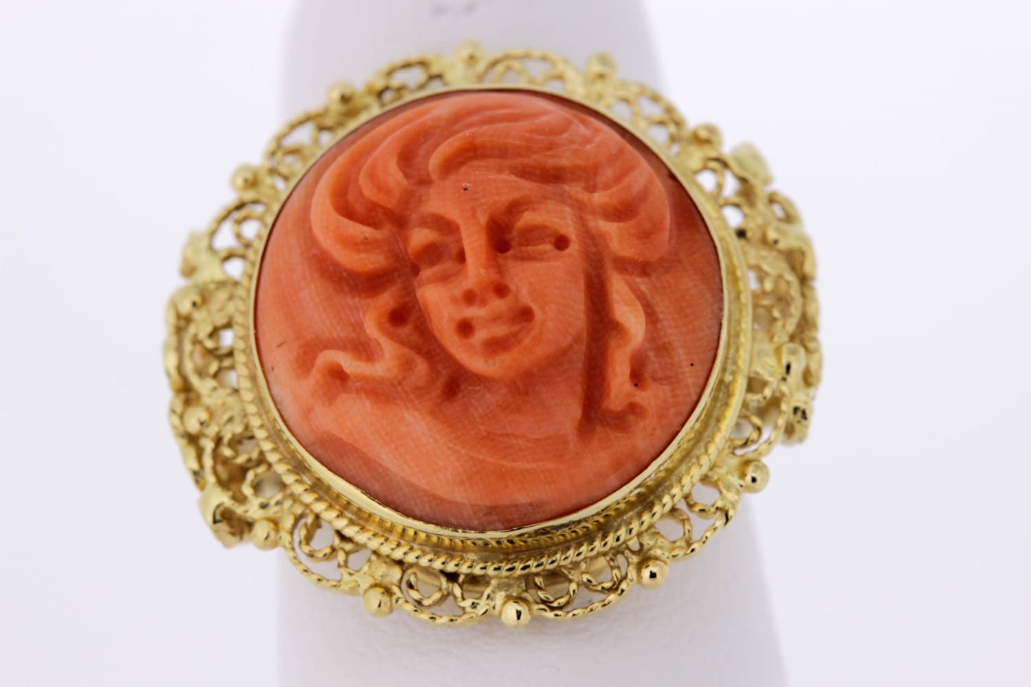 18-Karätiger Goldfiligranring Mit Korallenkamee von timekeepersinclayton