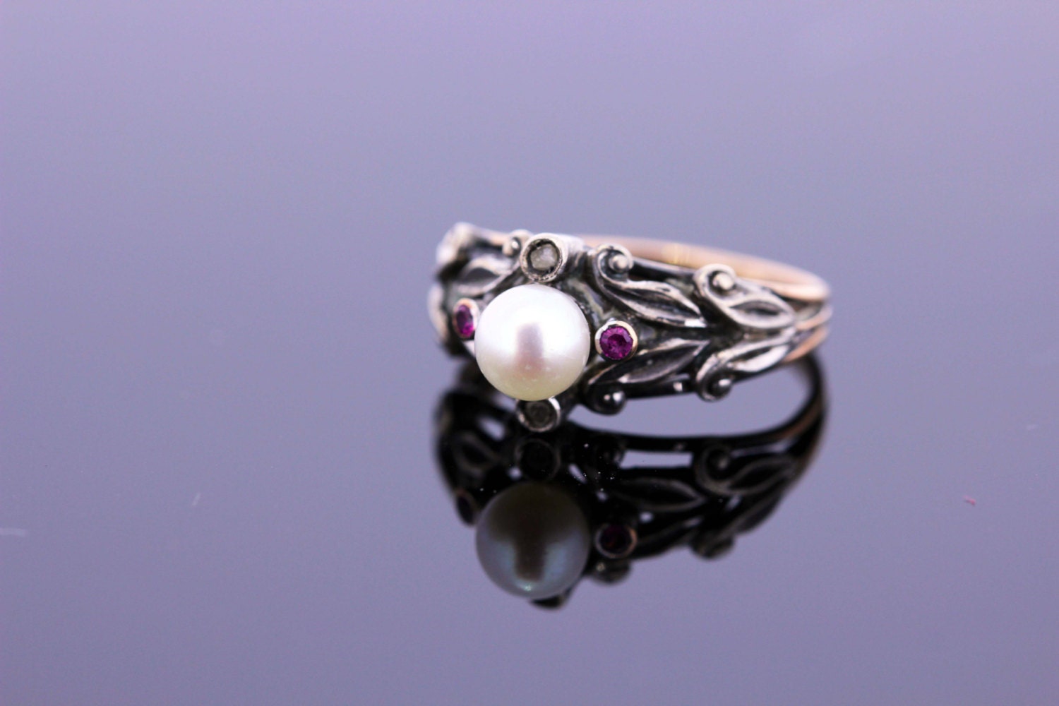 18 Karat Rosé - Und Weißgold Aus Den 1910Er Jahren Mit Rubin - Diamantakzenten in Der Mitte von timekeepersinclayton