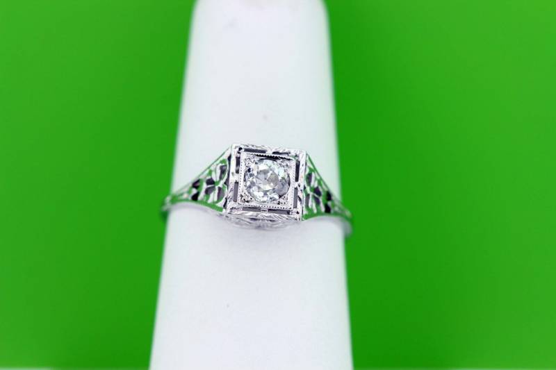 18K Filigran-Diamant-Ring Mit Schleifen Und Blumen 18K Filigran-Diamant-Ring Mit Schleifen Und Blumen von timekeepersinclayton