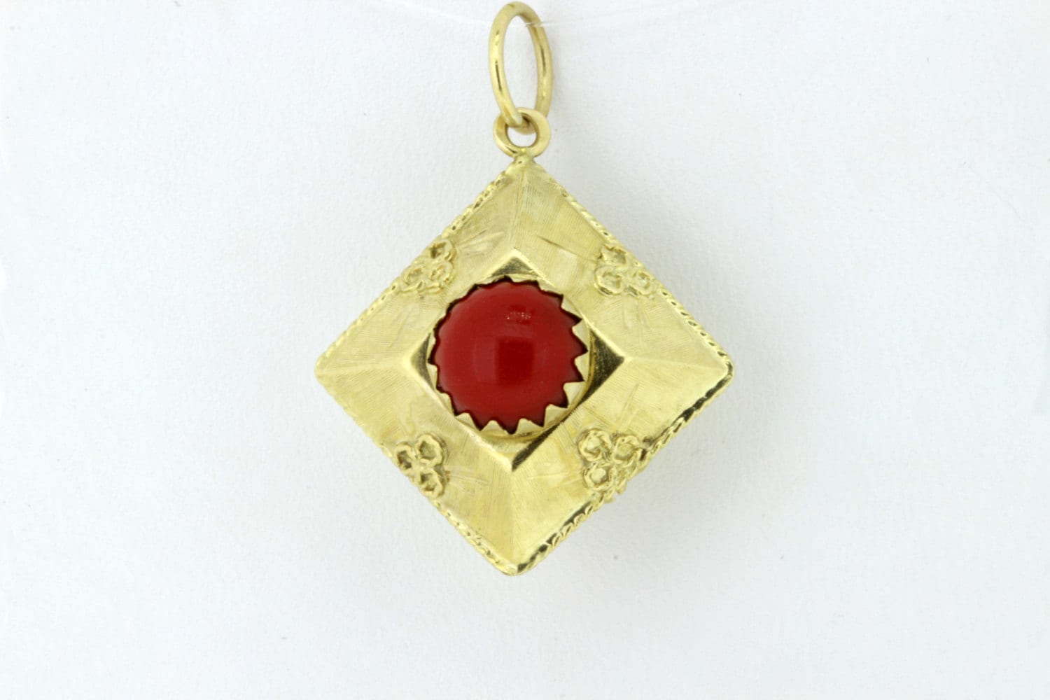 18K Gold Anhänger Mit Koralle von timekeepersinclayton