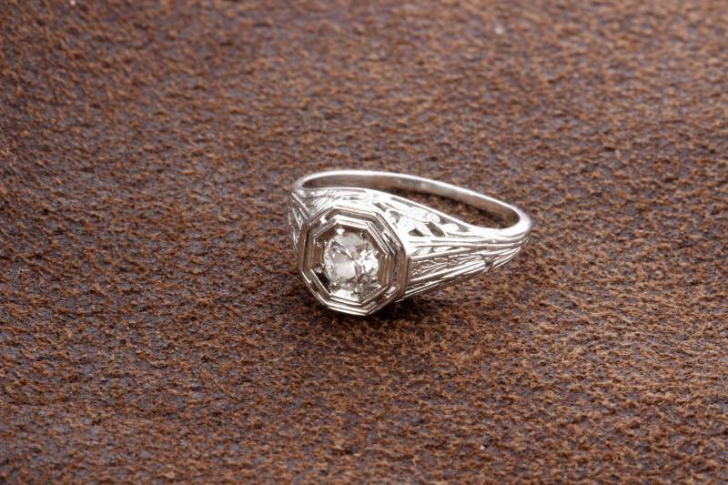 18K Schmetterling Akzentuiert .25 Ct Diamant-Ring von timekeepersinclayton