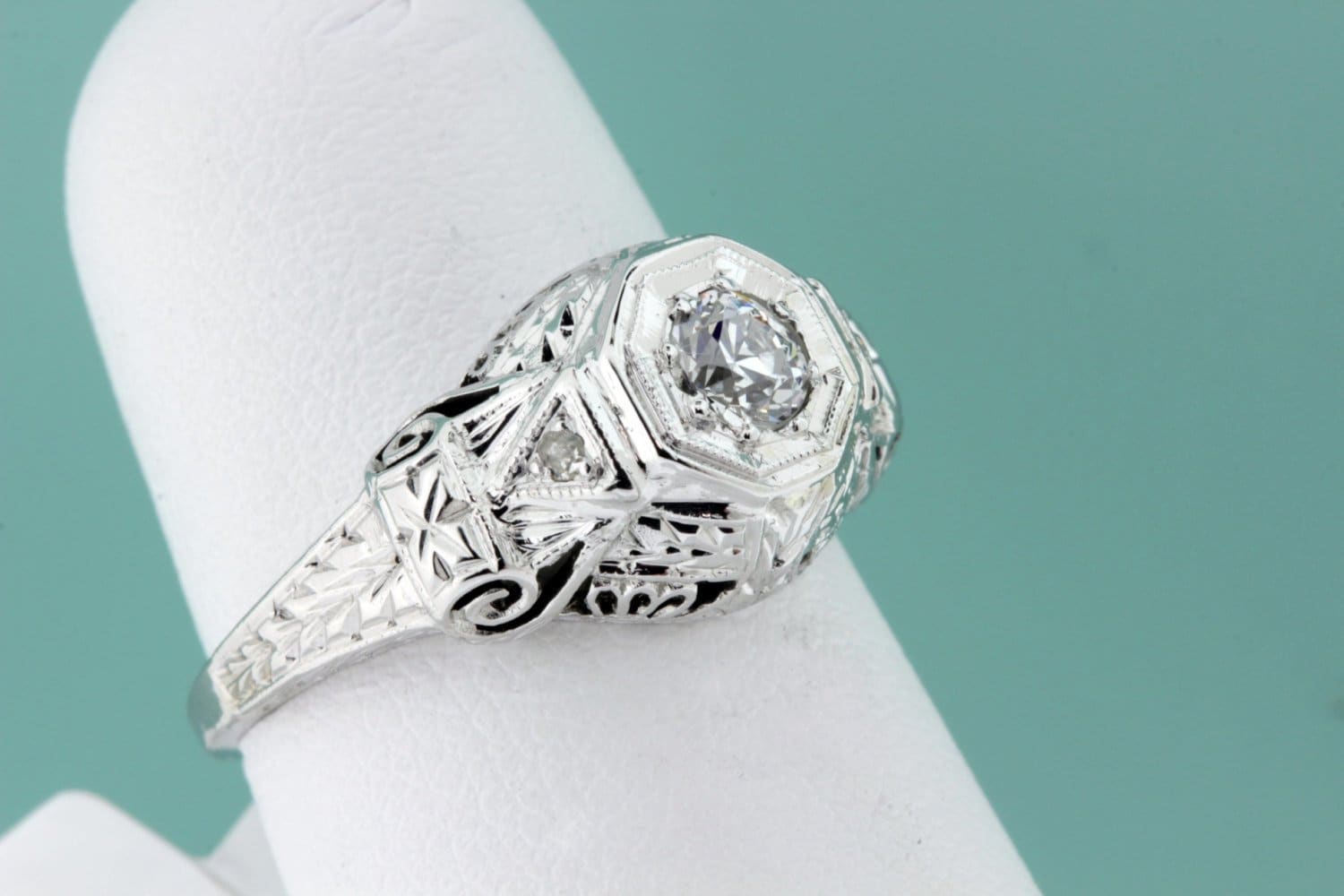 18K Weißgold-Diamant-Ring Mit Weizen-Muster von timekeepersinclayton