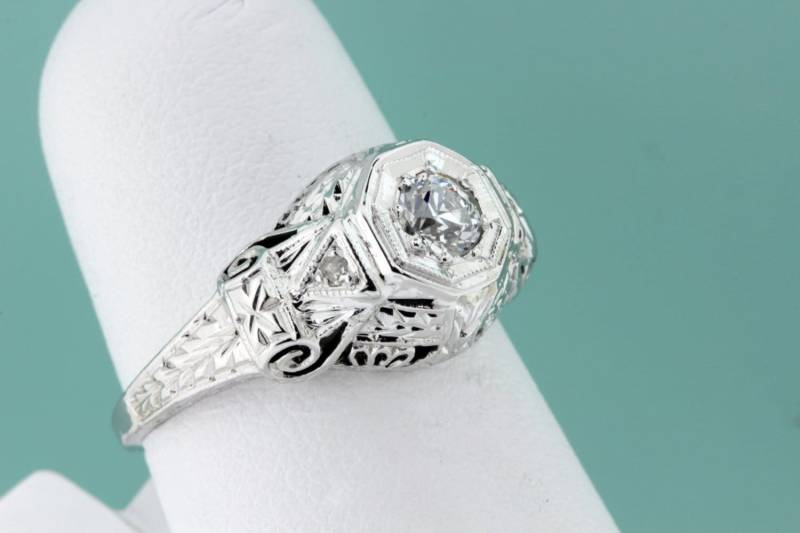 18K Weißgold-Diamant-Ring Mit Weizen-Muster von timekeepersinclayton