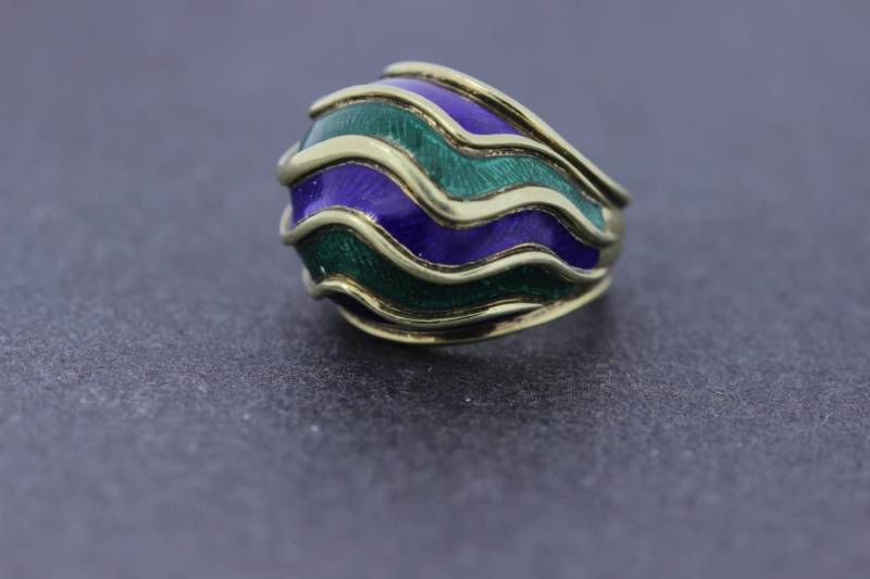 Blauer Und Grüner Emaille-Wellenring Aus 14-Karätigem Gold Blauer Und Grüner Emaille-Wellenring Aus 14-Karätigem Gold von timekeepersinclayton