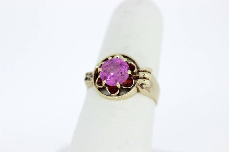 Blumenring Aus 10-Karätigem Gold Mit Großem Rosa Glasstein von timekeepersinclayton