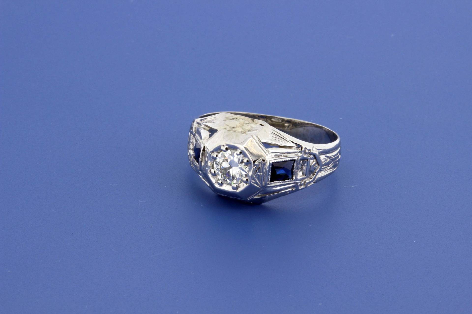 Breiter Bandring Aus 18-Karätigem Gold Mit Diamant Im Euro-Schliff Von 0, 53 Ct Breiter Bandring Aus 18-Karätigem Gold Mit Diamant Im Euro-Schliff Von 0, 53 Ct von timekeepersinclayton