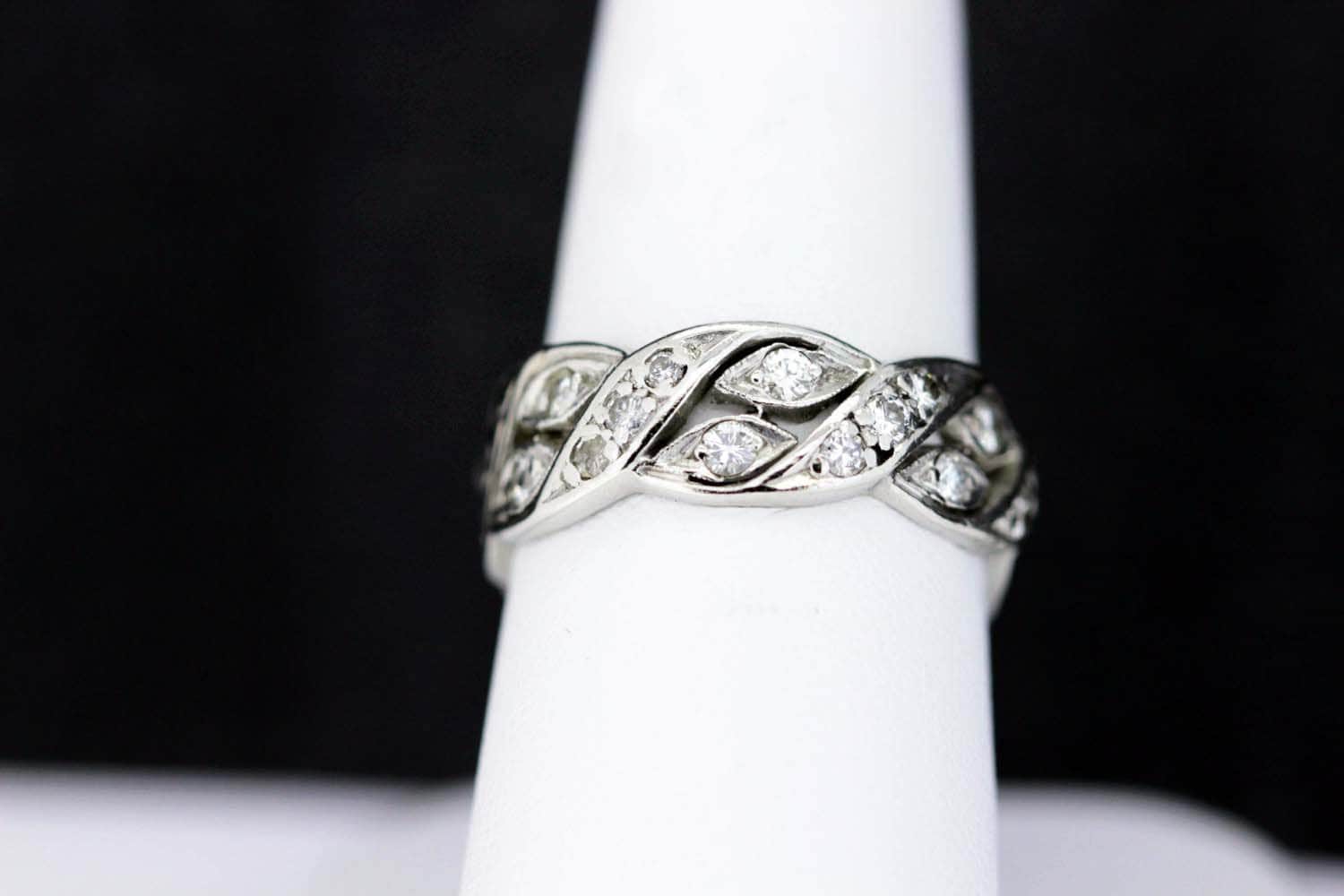 Breites Platinband Mit Diamanten in Pavé-Fassung von timekeepersinclayton