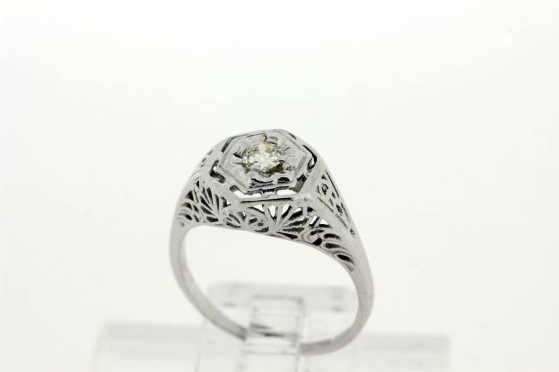 Diamant-Solitärring Aus 14-Karätigem Gold Mit Spaten - Und Blumenseiten von timekeepersinclayton