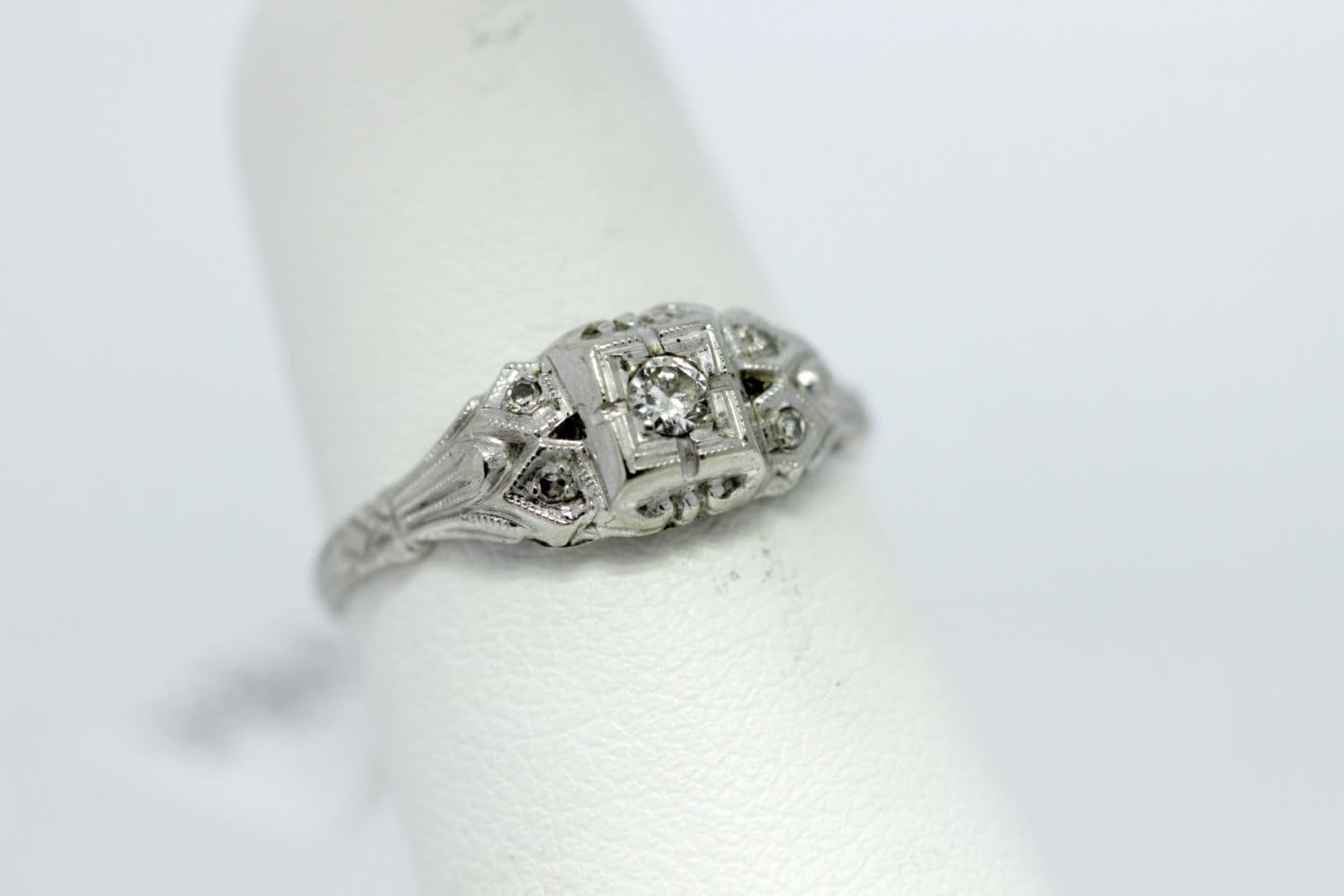 Diamantring Aus 14-Karätigem Gold Mit Geriffelten Seiten von timekeepersinclayton