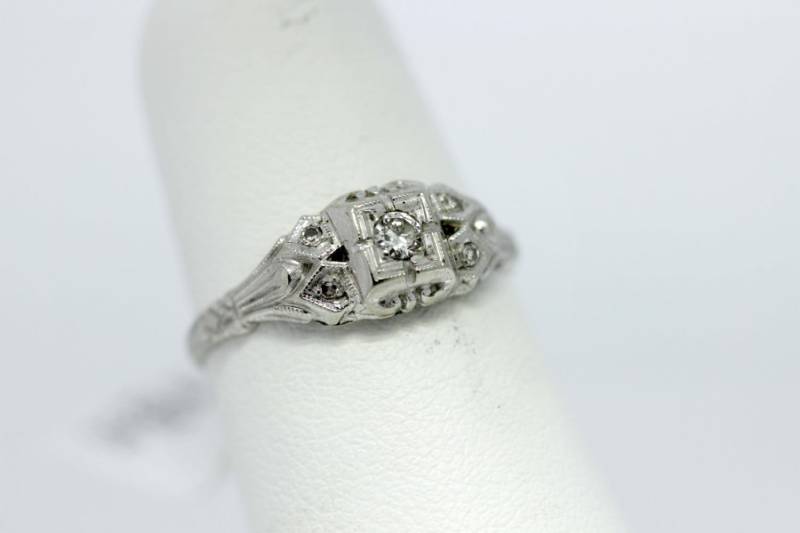 Diamantring Aus 14-Karätigem Gold Mit Geriffelten Seiten von timekeepersinclayton