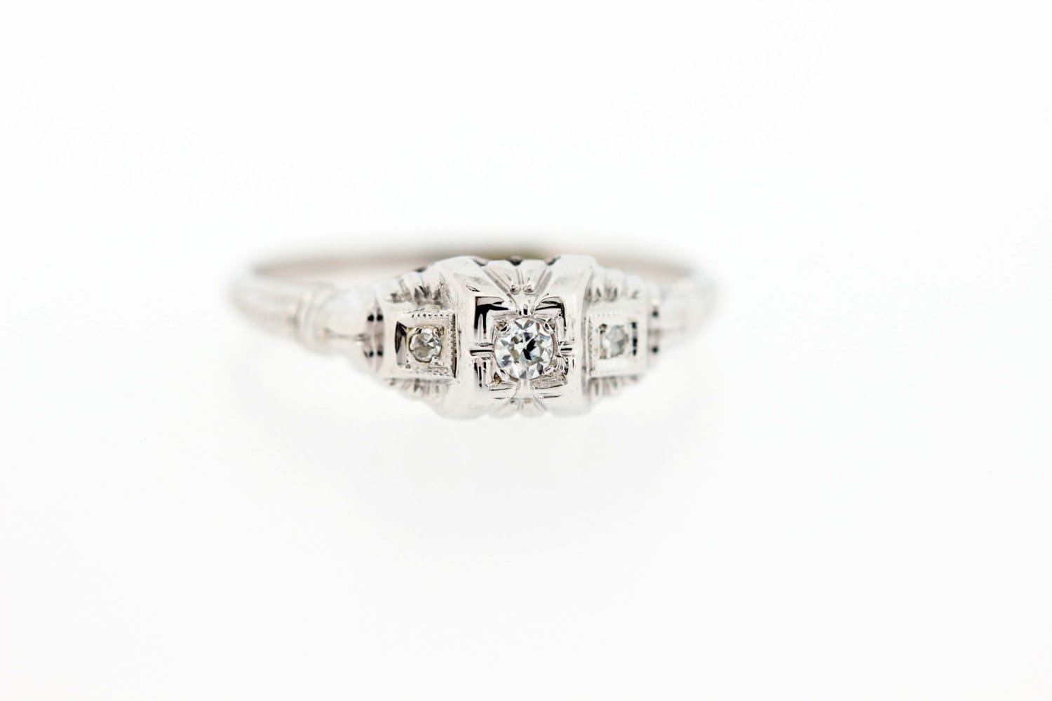 Ebnen Diamantring 18K Gestuft Mit Gravur von timekeepersinclayton