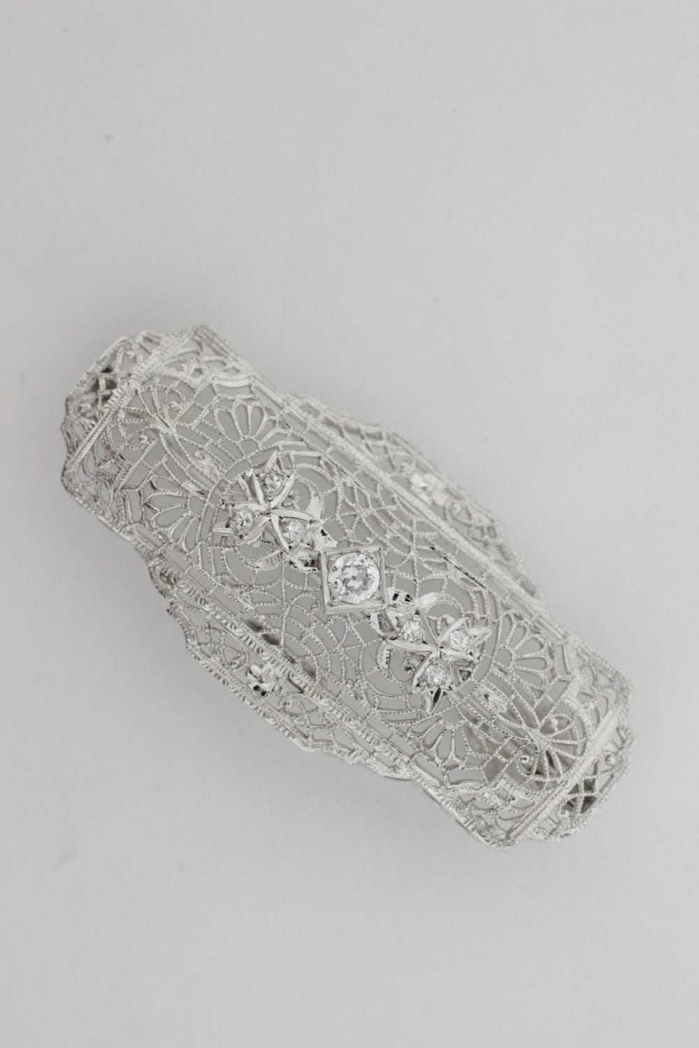 Filigrane Anstecknadel Aus 14-Karätigem Gold Den 1920Er Jahren Mit Platinoberseite von timekeepersinclayton