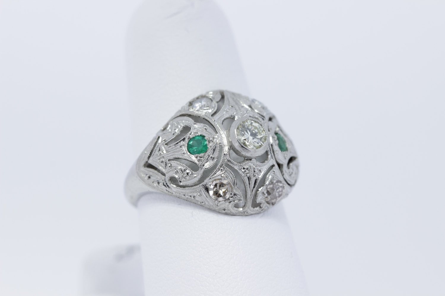 Filigraner Platin-Diamant - Und Smaragdring von timekeepersinclayton