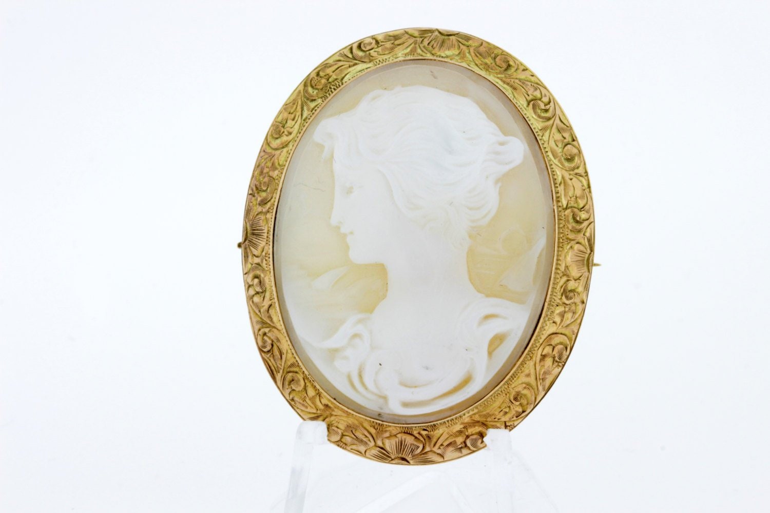 Floral Graviert Weibliche Cameo-Brosche-Anhänger in 14K Gelbgold von timekeepersinclayton