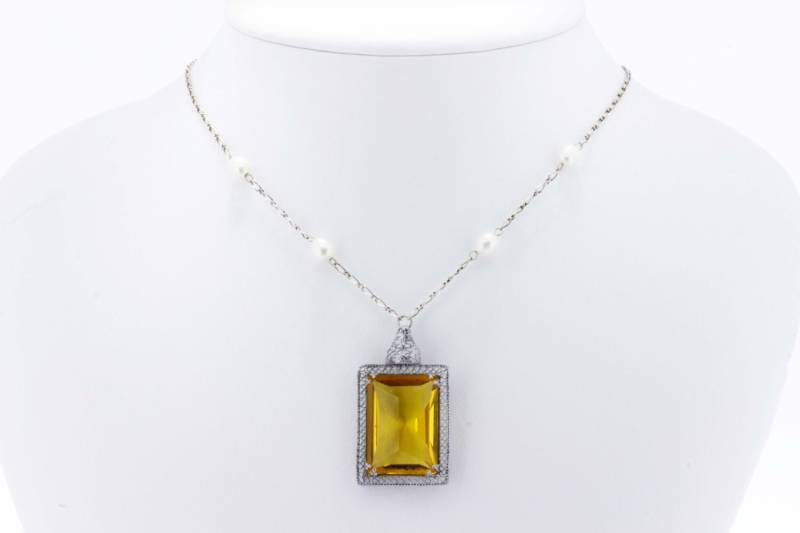 Gelbe Glashalskette Mit Silberkette Und Perlen Gelbe Glashalskette Mit Silberkette Und Perlen von timekeepersinclayton